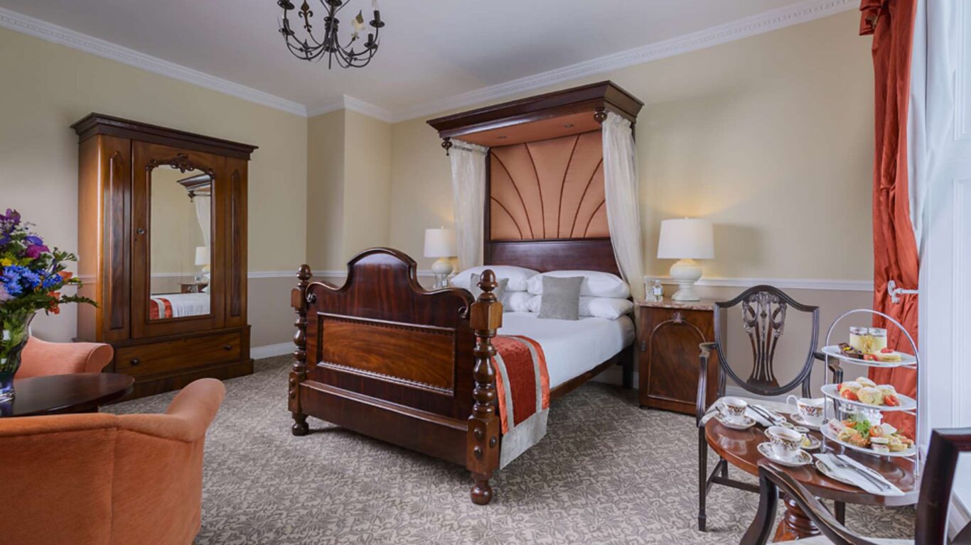 Dingle Benners Half Tester Room