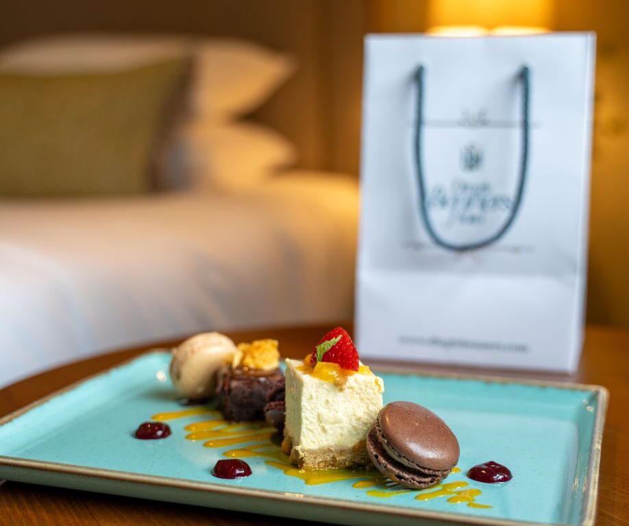 Dingle Benners Dessert Plate close up